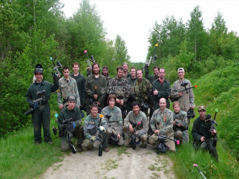 Libera adrenalina jugando al paintball Libera adrenalina jugando al paintball
